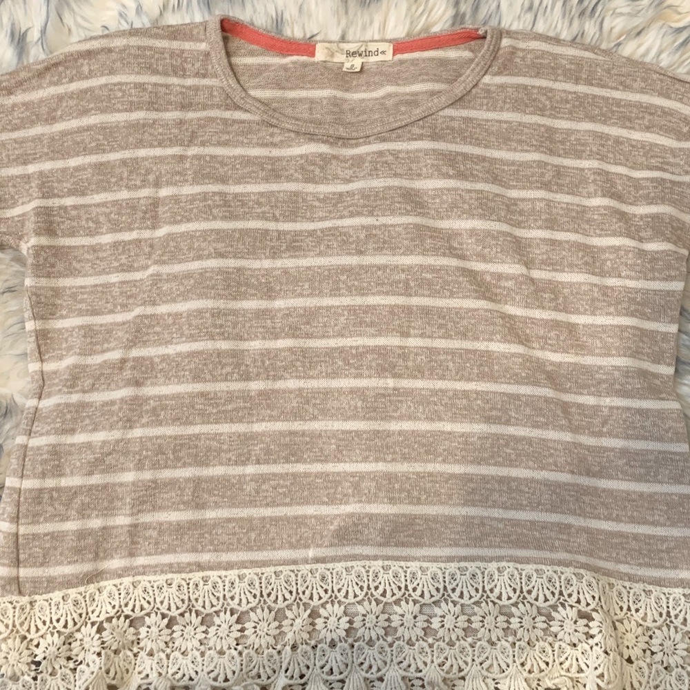 Cropped lace embroidered long sleeve top.